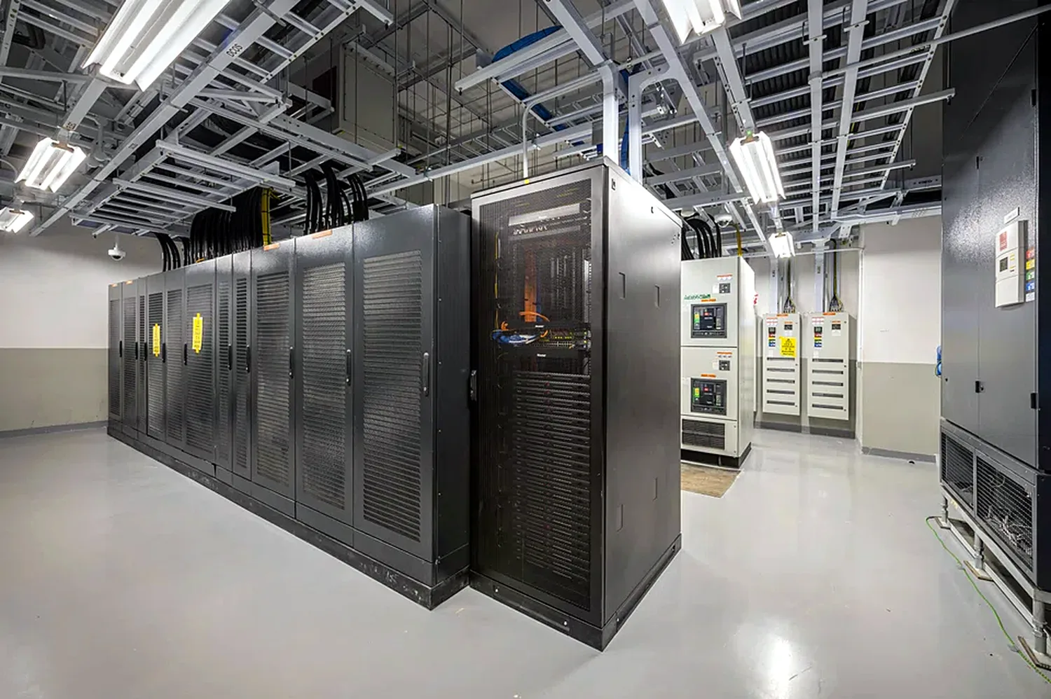 LV distribution and switchgear installed by Mecamac